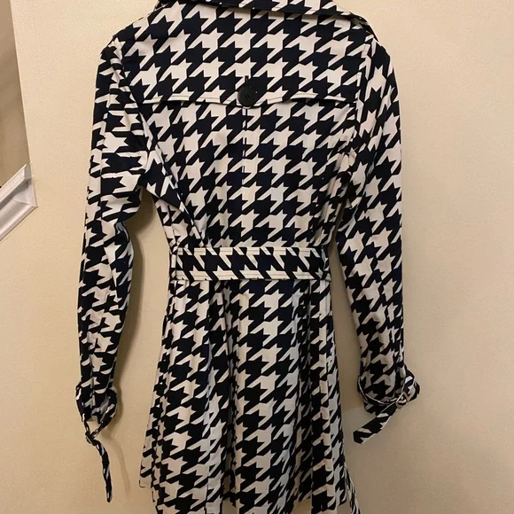 Vertigo Paris Black and White Houndstooth Coat - Picture 2 of 4